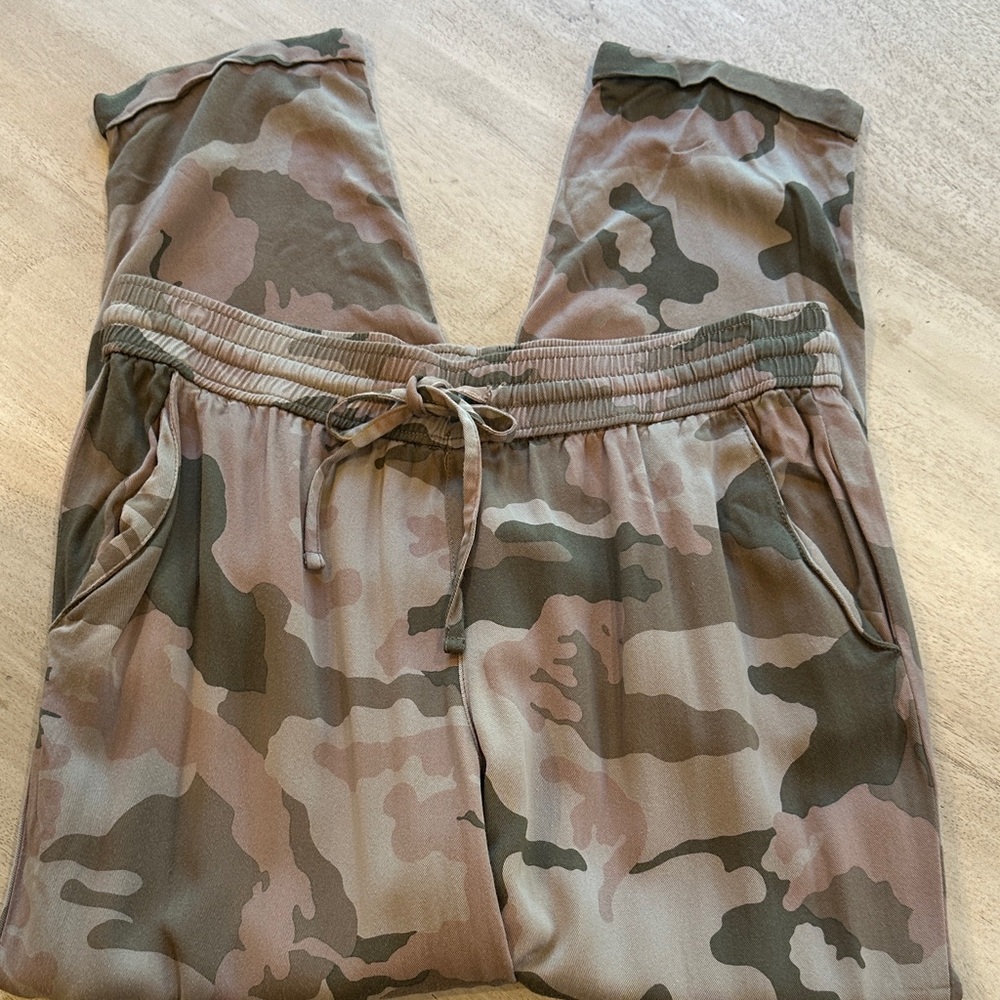 New York & Company Camouflage Print Pants - Picture 2 of 14